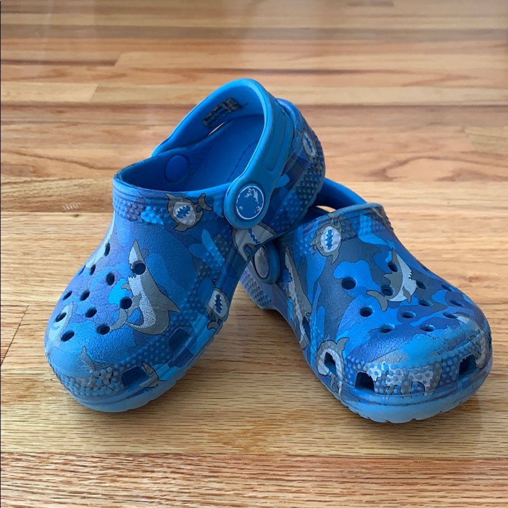 Crocs shark slip-on clog shoes toddler 7 shoe